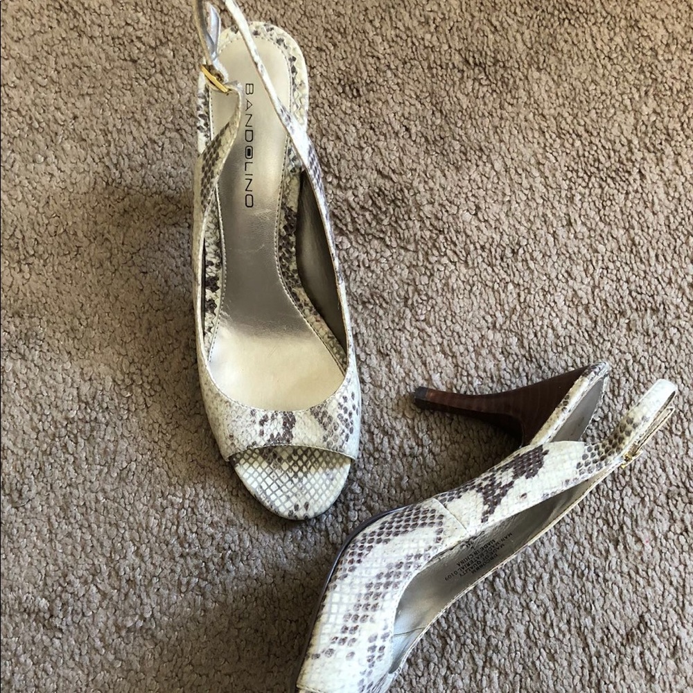 Peep-toe heels